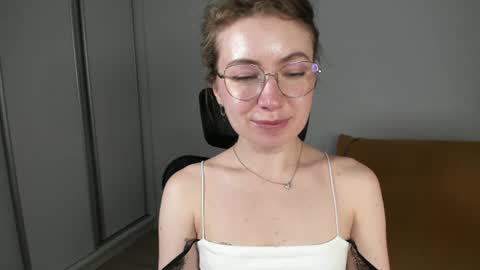 Mia online show from July 26, 2026, 6:59 pm