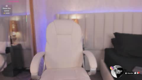 Snapshot of mia_medina chatting on September 30, 2025, 11:37 am online show from September 30, 2025, 11:37 am