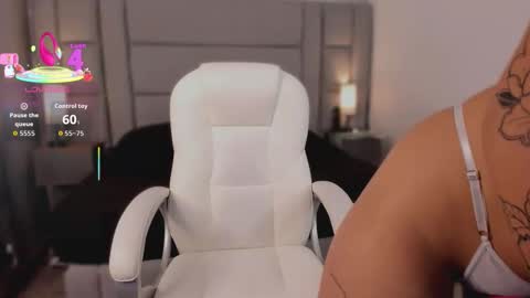 Snapshot of mia_medina chatting on October 24, 2025, 7:54 pm online show from October 24, 2025, 7:54 pm