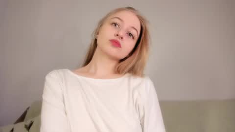 Snapshot of mia_meows chatting on April 10, 2026, 6:40 am Mia here Appreciate your support online show from April 10, 2026, 6:40 am