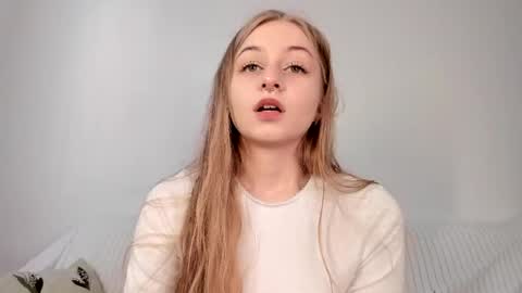 Snapshot of mia_meows chatting on April 23, 2026, 7:09 am Mia here Appreciate your support online show from April 23, 2026, 7:09 am