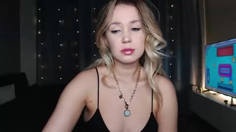 Snapshot of mia_meww chatting on February 4, 2026, 2:23 pm Mia online show from February 4, 2026, 2:23 pm