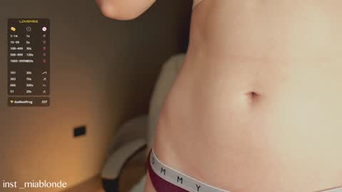 mia_milagros online show from December 11, 2024, 12:33 am