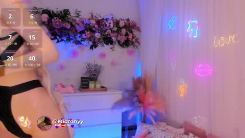 Snapshot of mia_milana chatting on January 25, 2025, 4:56 am online show from January 25, 2025, 4:56 am