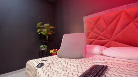 MIA  online show from December 24, 2024, 6:39 pm