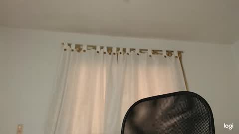 mia independent model online show from January 13, 2026, 3:06 pm