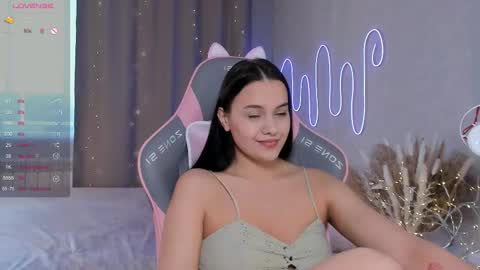 Snapshot of mia_mit chatting on February 14, 2025, 10:59 am Mia online show from February 14, 2025, 10:59 am