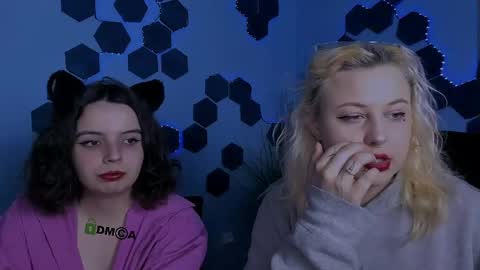 Snapshot of mia_mooon_ chatting on April 21, 2026, 7:47 am mia_mooon_ online show from April 21, 2026, 7:47 am