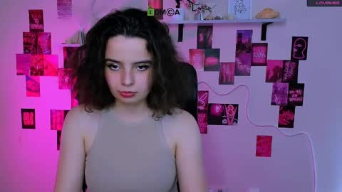 Snapshot of mia_mooon_ chatting on May 17, 2026, 9:17 am mia_mooon_ online show from May 17, 2026, 9:17 am