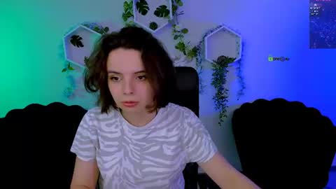 Snapshot of mia_mooon_ chatting on June 16, 2026, 8:17 am mia_mooon_ online show from June 16, 2026, 8:17 am