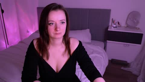 Snapshot of mia_muuur chatting on October 28, 2025, 1:47 pm Mia online show from October 28, 2025, 1:47 pm