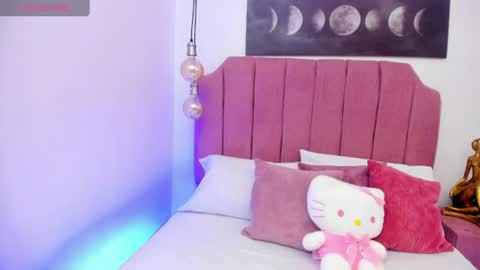 Mia online show from June 12, 2026, 11:53 am
