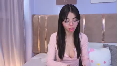 Mia online show from June 23, 2026, 8:40 pm