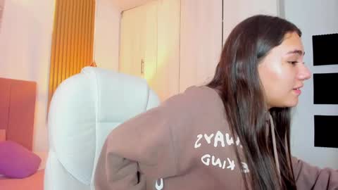 Mia Nevaeh - follow me online show from January 14, 2025, 9:09 pm