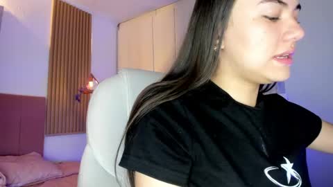 Mia Nevaeh - follow me online show from April 1, 2026, 6:05 pm