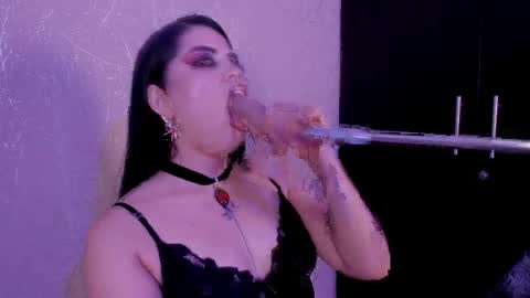 mia novoa online show from April 4, 2026, 9:23 pm