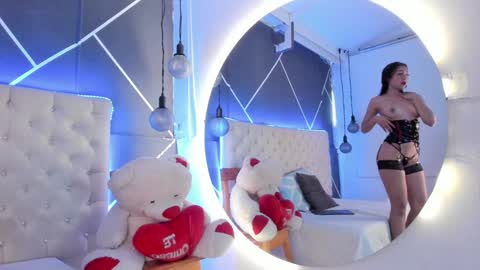 mia_oconner online show from December 6, 2024, 4:28 pm