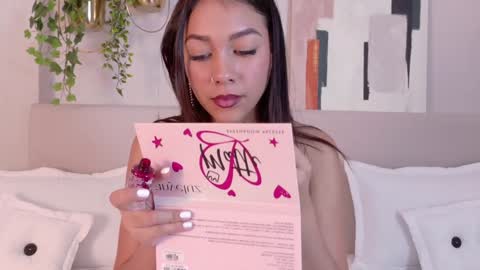 mia_oconner online show from January 7, 2025, 4:05 pm