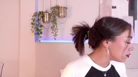 mia_oconner online show from January 13, 2025, 12:56 pm