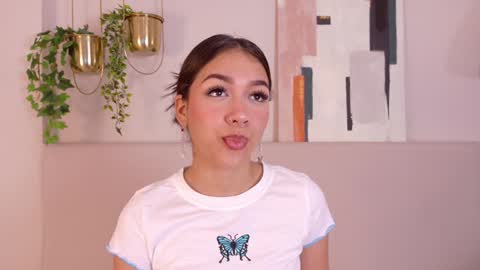 mia_oconner online show from January 14, 2025, 11:31 am