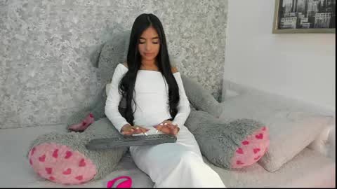 Snapshot of mia_petithe chatting on May 26, 2026, 2:07 am Mia online show from May 26, 2026, 2:07 am