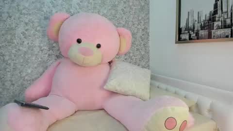 Snapshot of mia_petithe chatting on June 2, 2026, 2:57 am Mia online show from June 2, 2026, 2:57 am