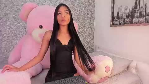 Snapshot of mia_petithe chatting on June 17, 2026, 3:31 am Mia online show from June 17, 2026, 3:31 am
