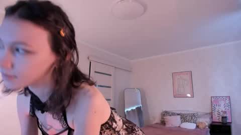 Mia Pimmy online show from May 3, 2026, 4:07 am