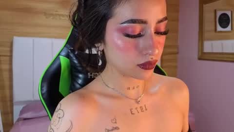 Snapshot of mia_ponce_a chatting on November 23, 2025, 1:38 am MIA online show from November 23, 2025, 1:38 am