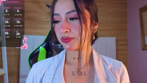 Snapshot of mia_ponce_a chatting on December 15, 2025, 12:42 pm MIA online show from December 15, 2025, 12:42 pm