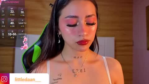 Snapshot of mia_ponce_a chatting on December 19, 2025, 12:45 pm MIA online show from December 19, 2025, 12:45 pm