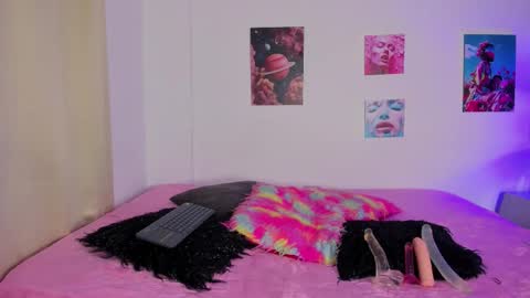 mia_purplee online show from October 21, 2025, 3:18 am