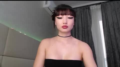 Mia Rie online show from April 5, 2026, 4:42 am