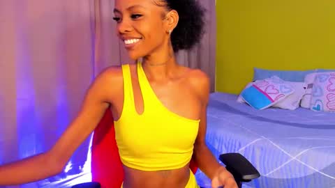 Mia online show from November 22, 2025, 2:38 pm