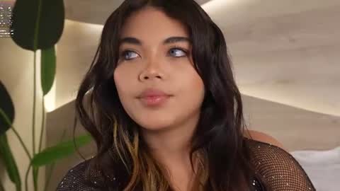 mia_rosalie online show from June 19, 2026, 7:39 pm
