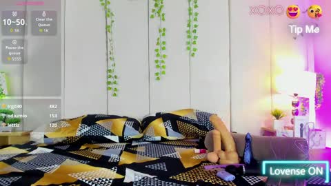mia rousse25 online show from May 3, 2026, 11:27 am