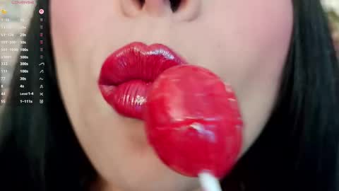 Mia online show from November 27, 2025, 8:22 pm