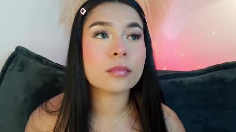 Mia online show from April 23, 2026, 9:39 pm