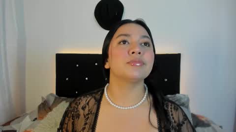 Snapshot of mia_roux13 chatting on March 3, 2026, 2:50 am Mia Roux online show from March 3, 2026, 2:50 am