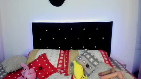 Snapshot of mia_roux13 chatting on March 16, 2026, 3:34 am Mia Roux online show from March 16, 2026, 3:34 am