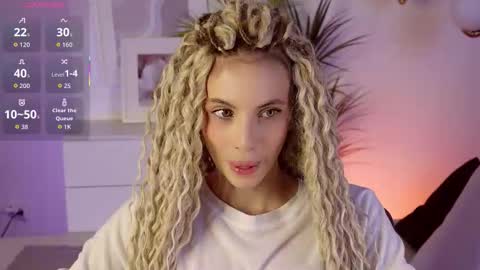 Snapshot of mia_silk chatting on November 6, 2025, 6:25 am Mia online show from November 6, 2025, 6:25 am