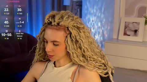 Snapshot of mia_silk chatting on December 19, 2025, 6:31 am Mia online show from December 19, 2025, 6:31 am