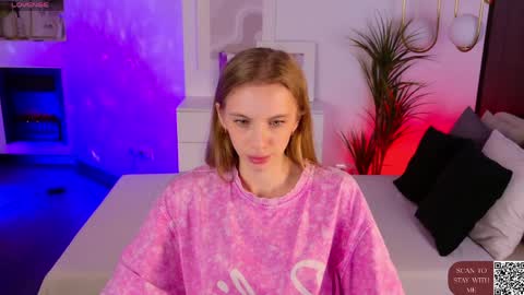 Snapshot of mia_silk chatting on April 2, 2026, 6:22 am Mia online show from April 2, 2026, 6:22 am
