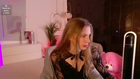 Snapshot of mia_silk chatting on April 3, 2026, 6:22 am Mia online show from April 3, 2026, 6:22 am