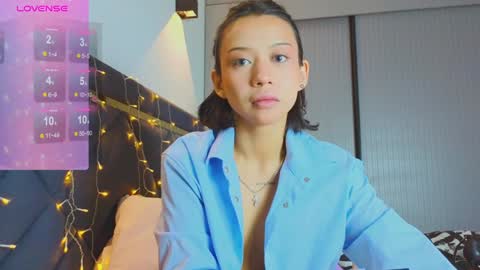 Mia online show from December 20, 2024, 1:11 pm