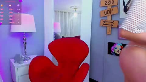 Mia  online show from September 18, 2025, 12:07 pm