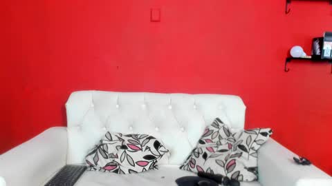 Mia sophiia online show from March 4, 2025, 7:08 am