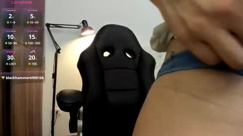 Mia online show from January 6, 2026, 12:09 pm