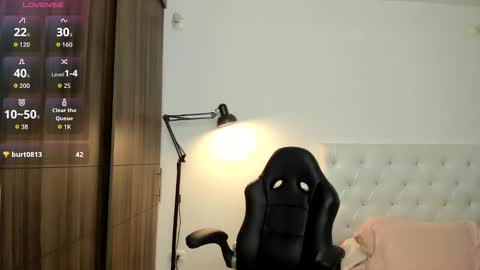 Mia online show from February 2, 2026, 12:15 pm