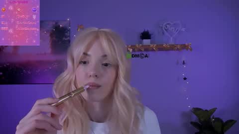 Snapshot of mia_starrr_ chatting on December 19, 2025, 8:05 pm mia_starrr_ online show from December 19, 2025, 8:05 pm